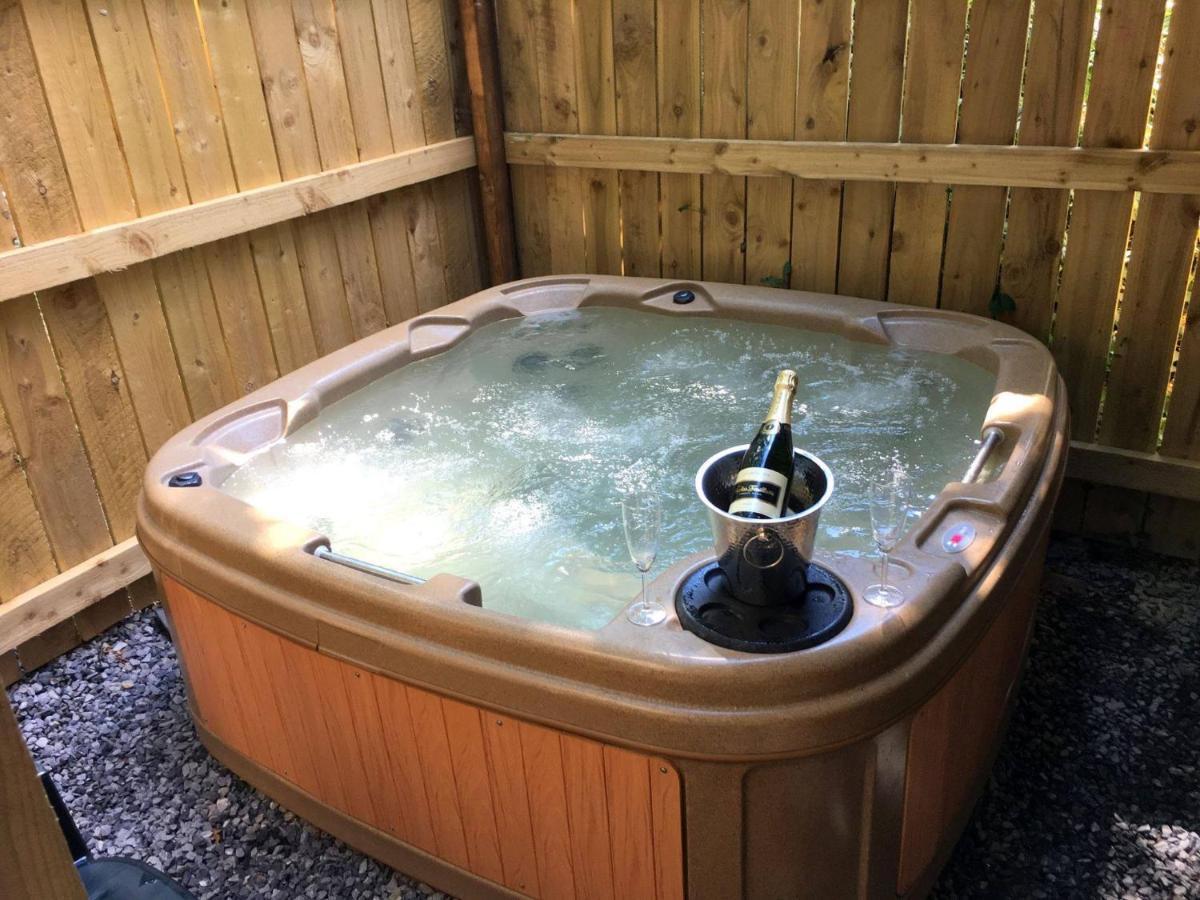 Woodland View -Hot Tub-Tenby-Carmarthen-St Clears Exterior photo